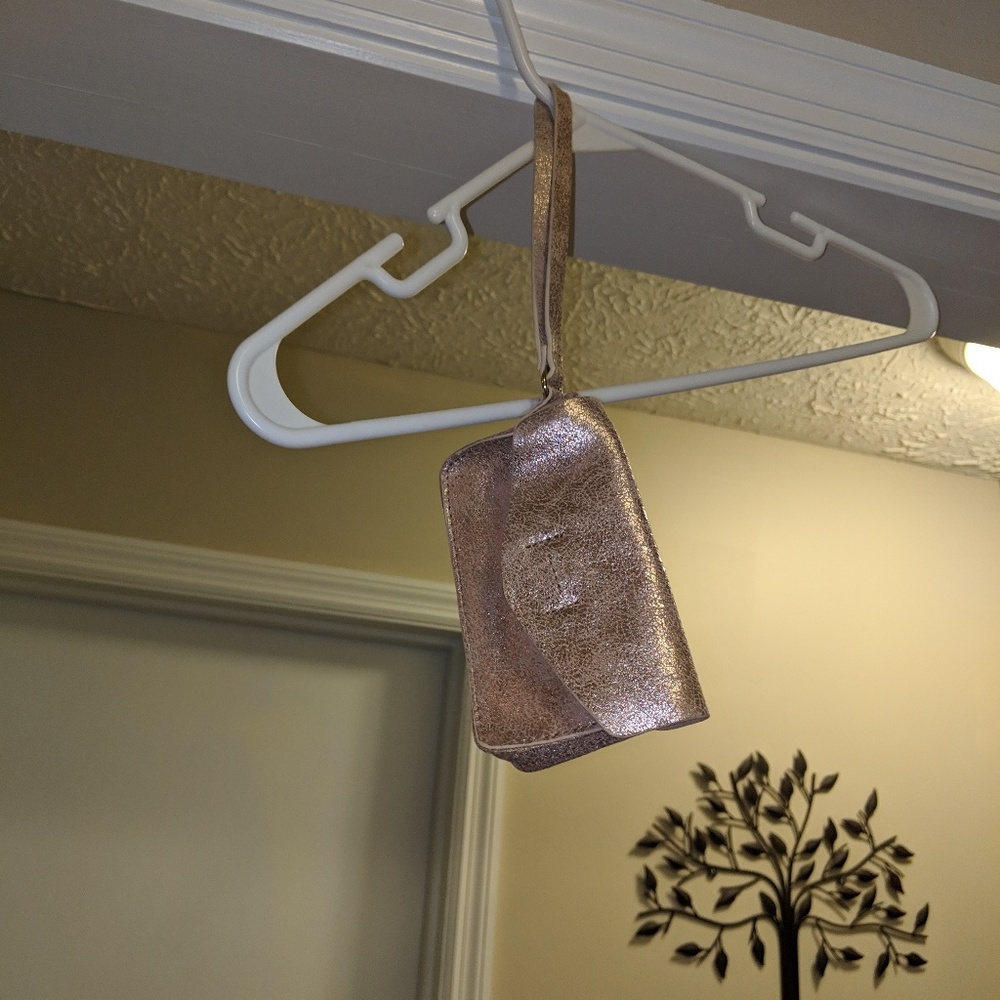 Small wristlet purse